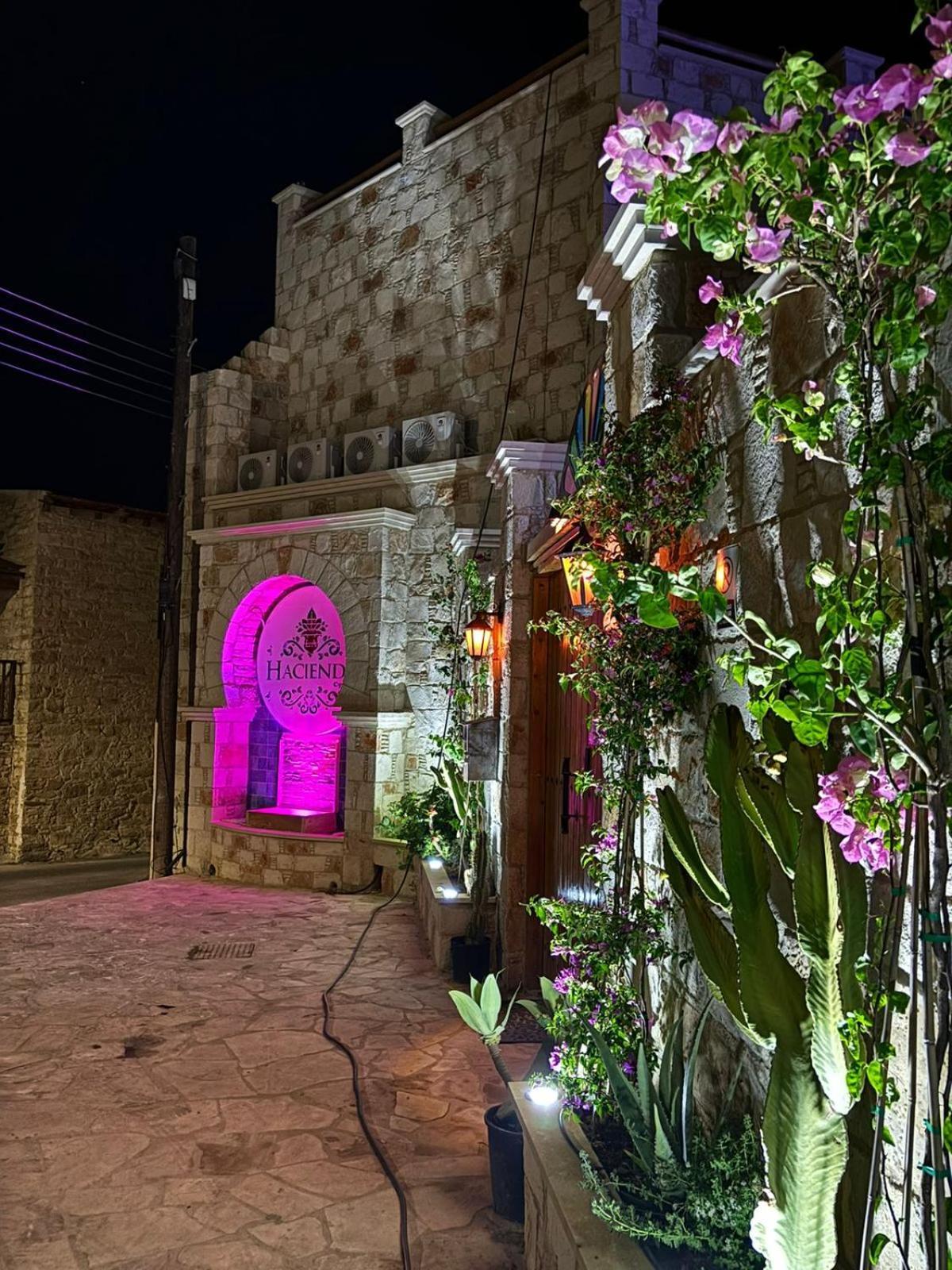 La Hacienda Cyprus Hotel ลิมาซอล ภายนอก รูปภาพ